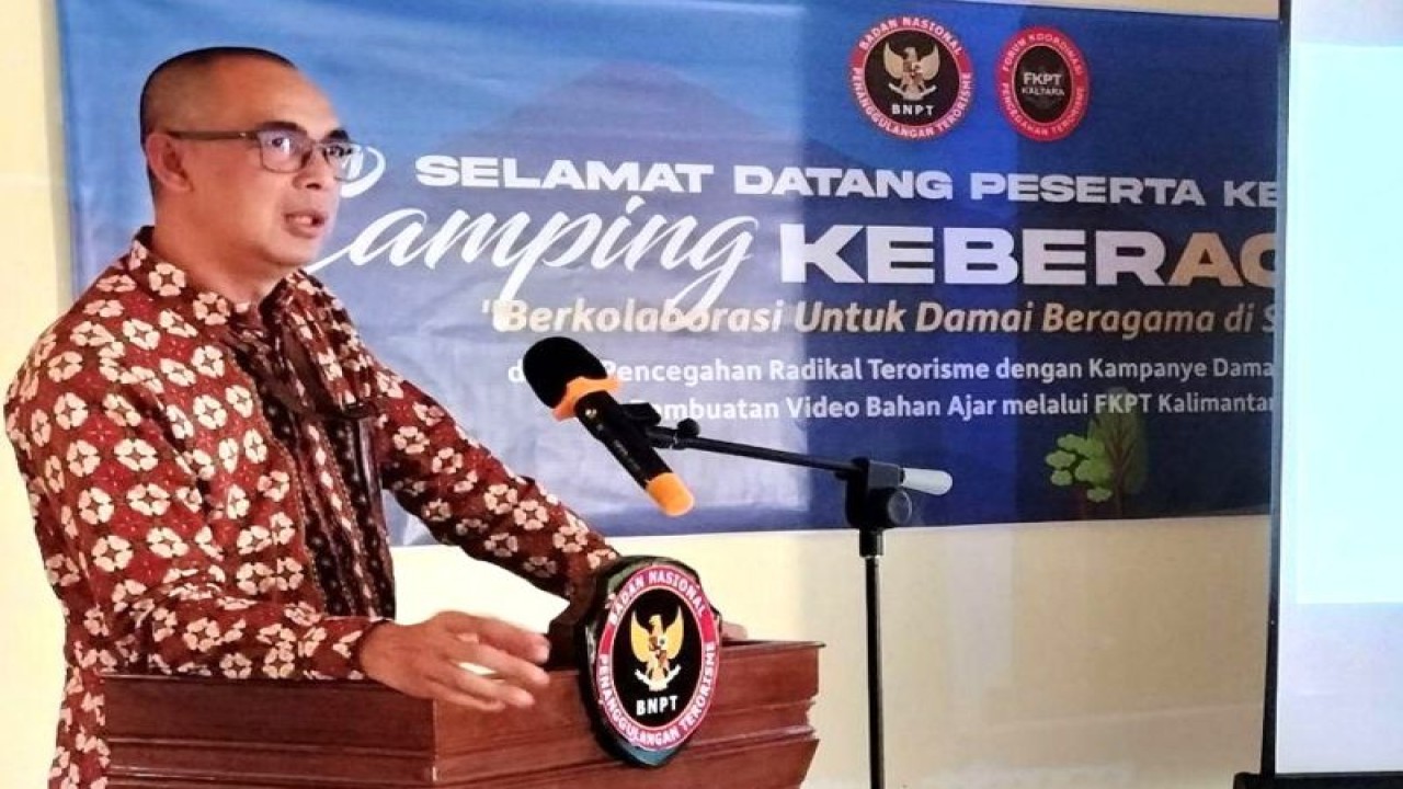 Sub Direktorat Pengamanan Lingkungan BNPT Setyo Pranowo pada "Camping Keberagaman" dalam pencegahan radikal terorisme dengan kampanye damai beragama di Tanjung Selor Kaltara. (BNPT)