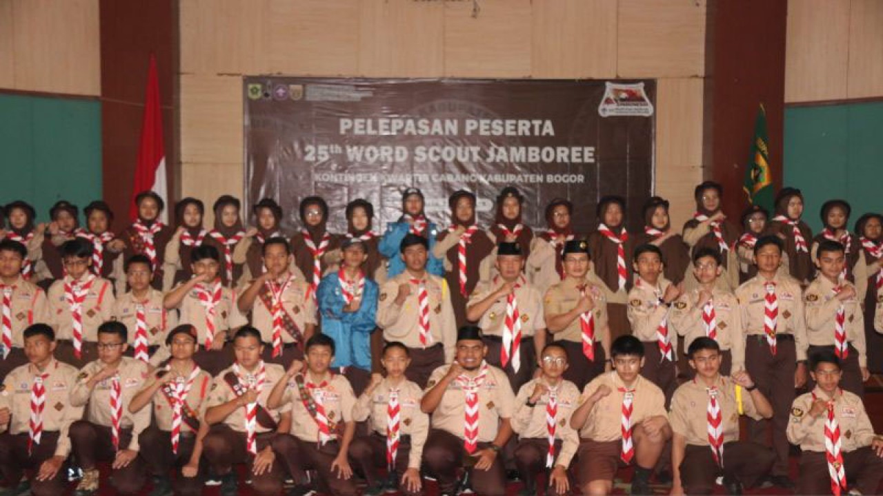Anggota Pramuka Kwarcab Kabupaten Bogor di Aula Tegar Beriman, Cibinong, Bogor, Jawa Barat. (ANTARA/HO-Humas Pemkab Bogor)