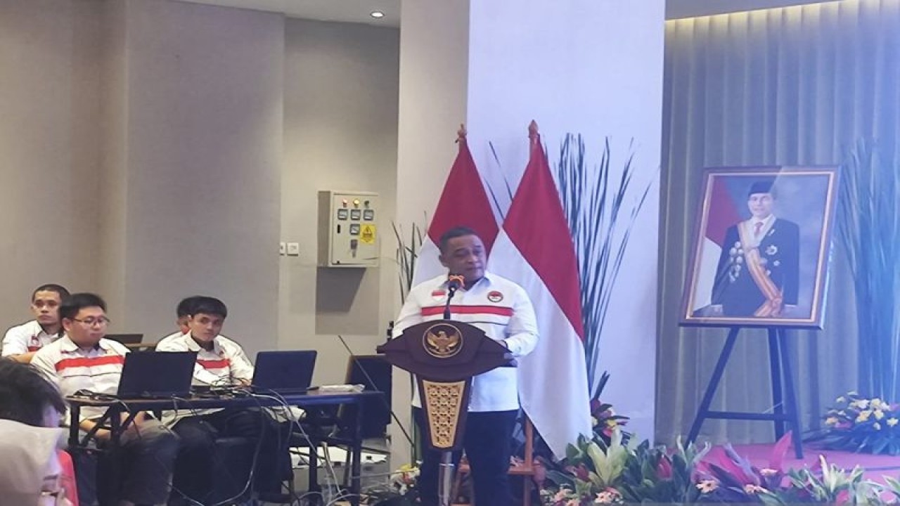 Kepala BP2MI Benny Ramdhani memberikan sambutan dalam peluncuran Portal Satu Data Pekerja Migran Indonesia dan Anjungan Informasi Mandiri di Jakarta, Senin (31/7/2023). (ANTARA/ Zubi Mahrofi)