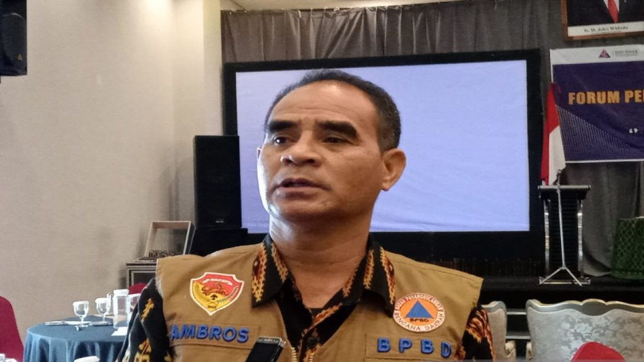 Kepala Badan Penanggulangan Bencana Daerah (BPBD) Provinsi Nusa Tenggara Timur Ambrosius Kodo (ANTARA/Benny Jahang)