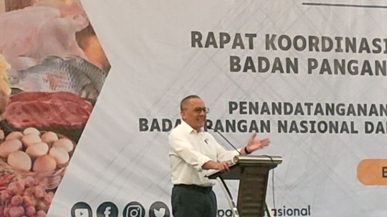 Kepala BRIN Laksamana Tri Handoko saat memberi sambutan dalam kegiatan rapat koordinasi program dan kegiatan Bapanas di IICC Bogor, Selasa (4/7/2023). (ANTARA/Linna Susanti)