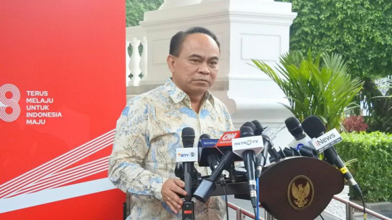 Menteri Komunikasi dan Informatika Budi Arie Setiadi memberikan keterangan kepada pers kepada setelah diterima Presiden Joko Widodo (Jokowi) di Kompleks Istana Kepresidenan, Jakarta, Selasa (25/7/2023). ANTARA/Indra Arief Pribadi