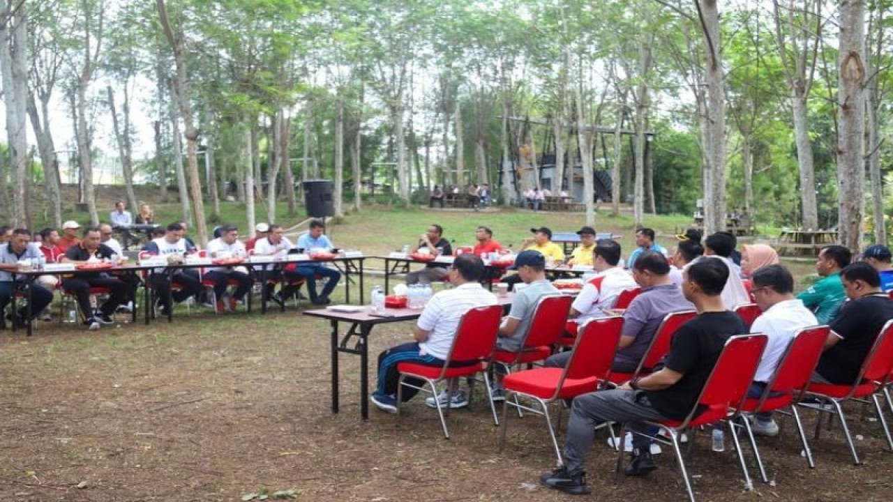 Bupati Jember bersama forkopimda plus dan organisasi perangkat daerah menggelar kegiatan Si Rambo di Perumahan Bernady Land Slawu, Jember, Rabu (5/7/2023). (ANTARA/HO-Diskominfo Jember)
