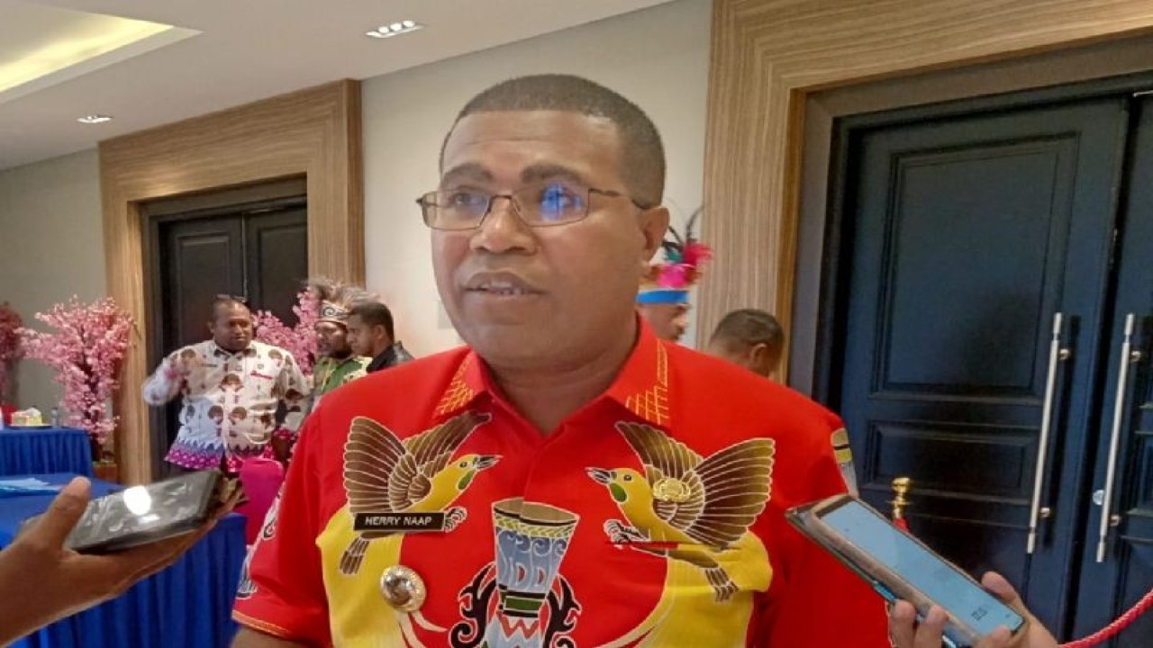 Bupati Biak Numfor, Papua Herry Ario Naap S.Si,M.Pd. ANTARA/Muhsidin