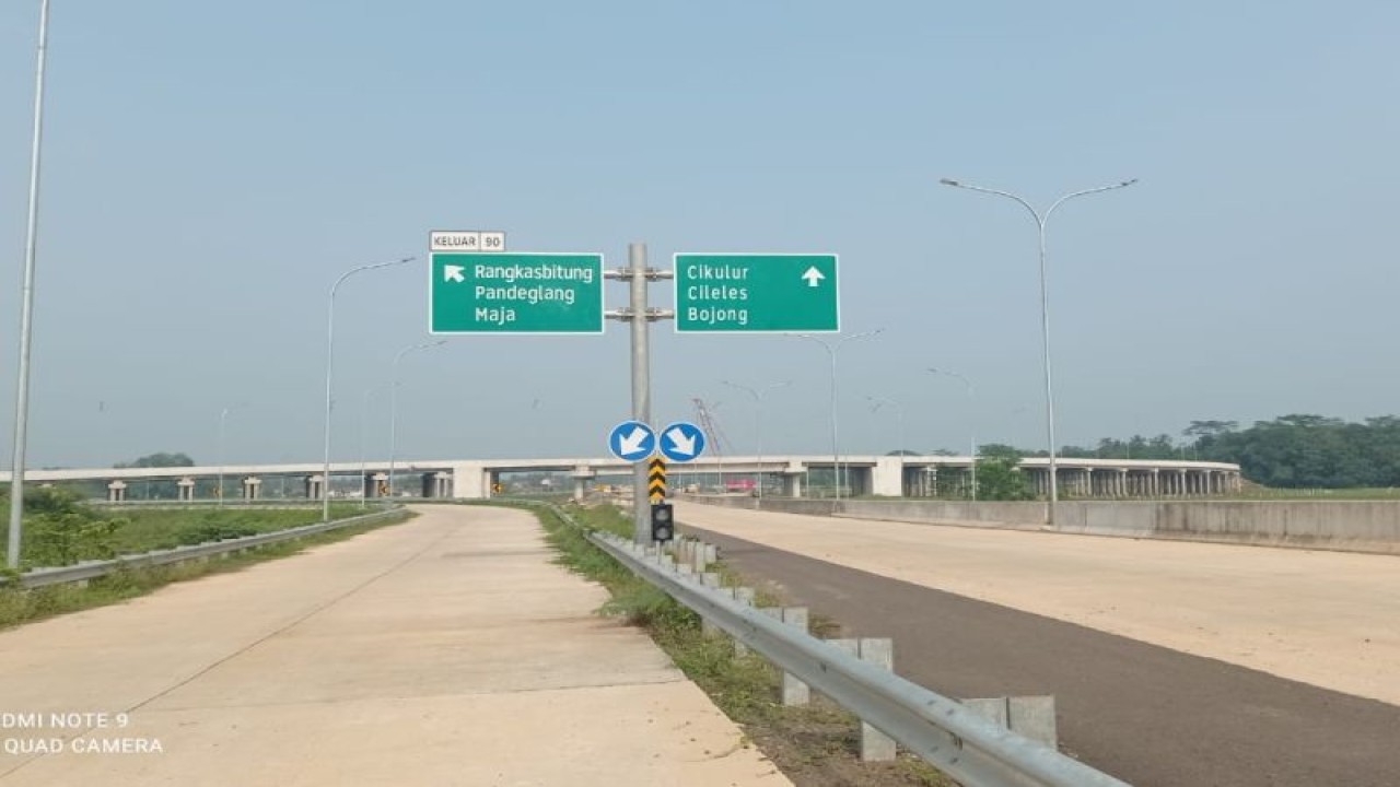 Jalan Tol Serang-Panimbang dapat mempercepat kawasan industri di Banten Selatan, sehingga menyerap ribuan tenaga kerja lokal. ANTARA/Mansur Suryana