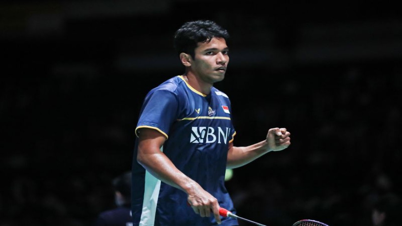 Pebulu tangkis tunggal putra Chico Aura Dwi Wardoyo mengawali turnamen Japan Open 2023 dengan membukukan kemenangan dua gim langsung 21-15, 21-14 atas Misha Zilberman (Israel) di Tokyo, Selasa. (ANTARA/HO-PP PBSI)