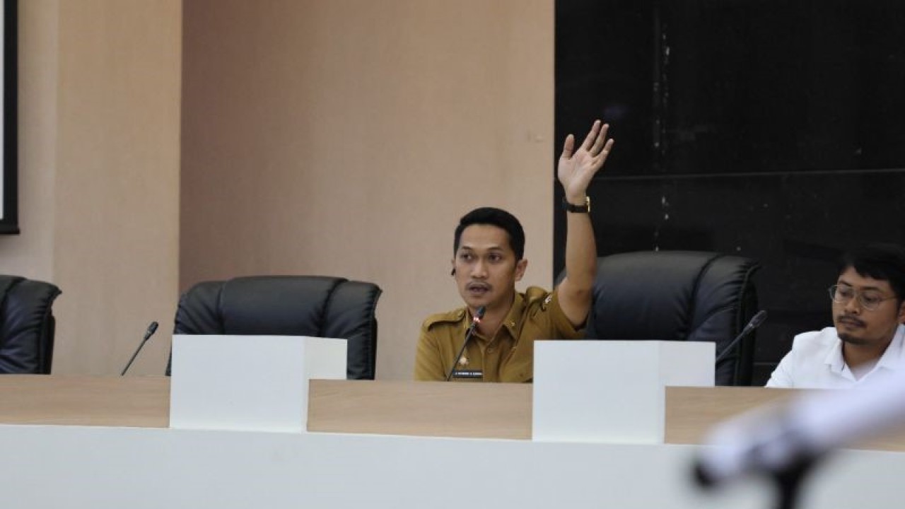 Kepala Dinas Pemuda dan Olahraga (Dispora) Makassar Andi Pattiware saat rapat teknis mengenai pelaksanaan Rakernas Apeksi XVI di Makassar. ANTARA/HO/Pemkot Makassar