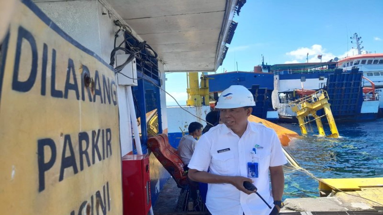 Perbaikan dermaga satu yang berada di bagian Utara Pelabuhan Penyeberangan Bastiong, yang berada di wilayah Kecamatan Ternate Selatan itu mulai dikerjakan, Selasa (25/7/2023). ANTARA/Abdul Fatah