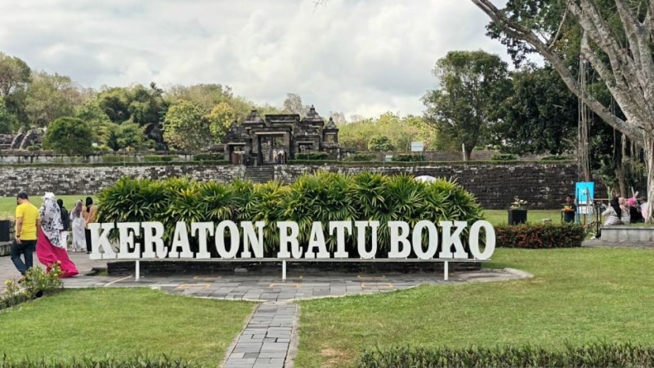 Destinasi wisata Keraton Ratu Boko di Prambanan, Kabupaten Sleman. ANTARA/Victorianus Sat Pranyoto
