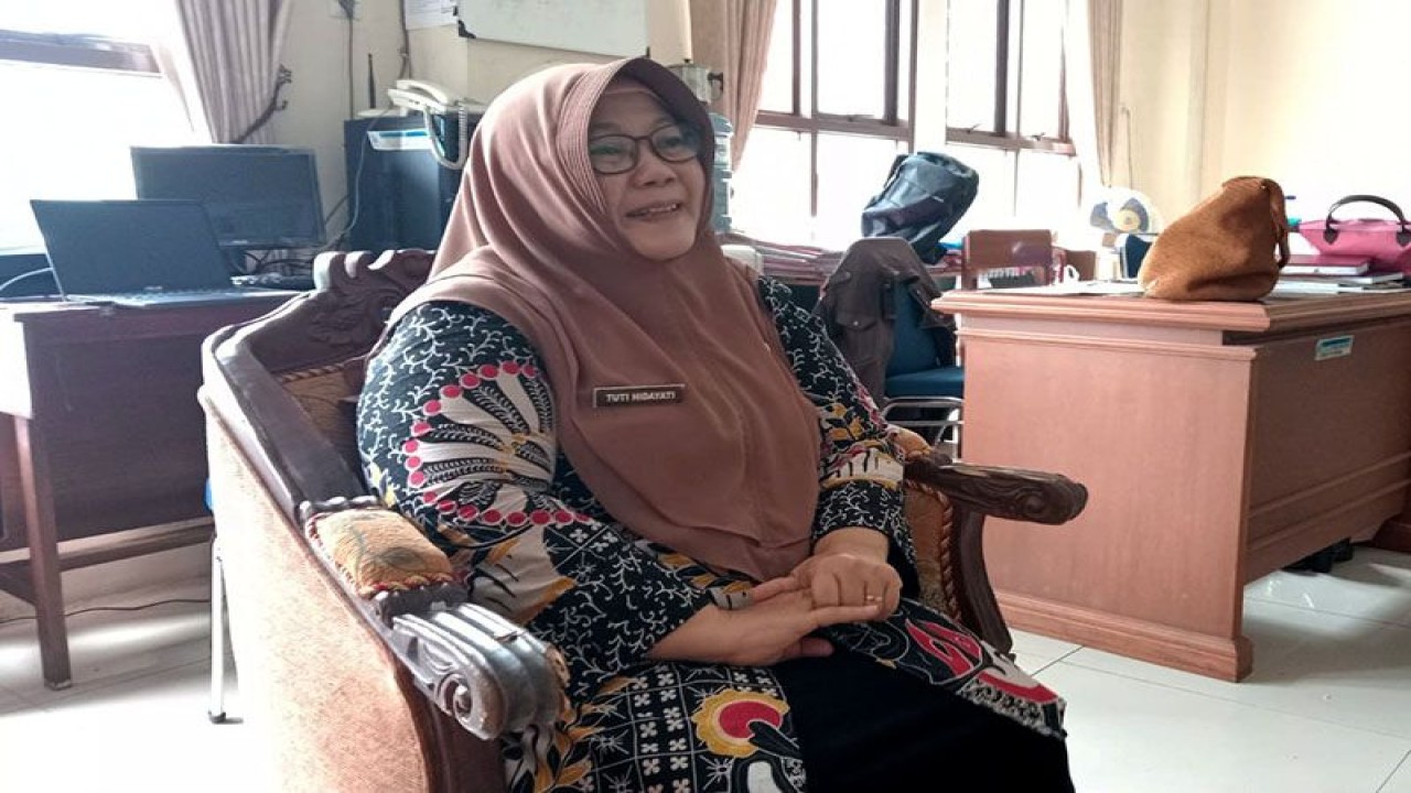 Fungsional Analis Kebijakan Muda pada Dinas Sosial, Pengendalian Penduduk, Keluarga Berencana, Pemberdayaan Perempuan, dan Perlindungan Anak (Dinsos Dalduk KBP3A) Kabupaten Purbalingga Tuti Hidayati. ANTARA/HO-Dinkominfo Purbalingga