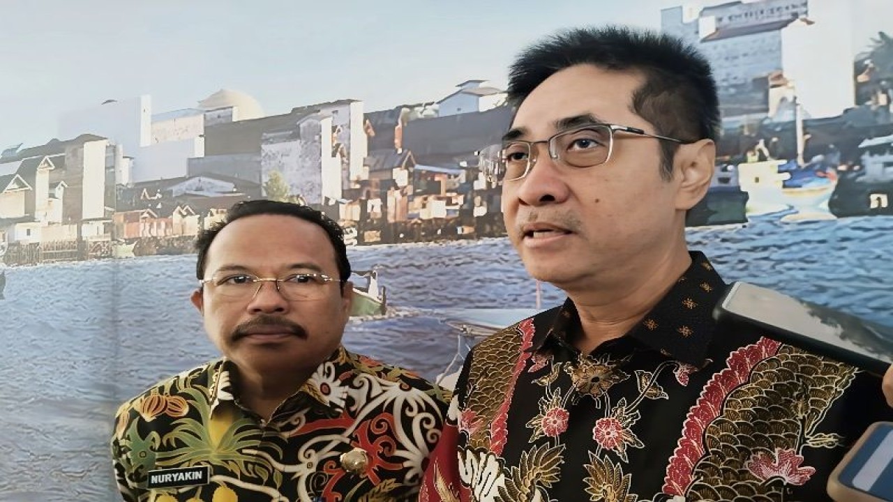 Direktur Jenderal Pengelolaan Hutan Lestari (PHL) Kementerian Lingkungan Hidup dan Kehutanan (KLHK) Agus Justianto (kanan). (ANTARA/Dokumentasi Pribadi)
