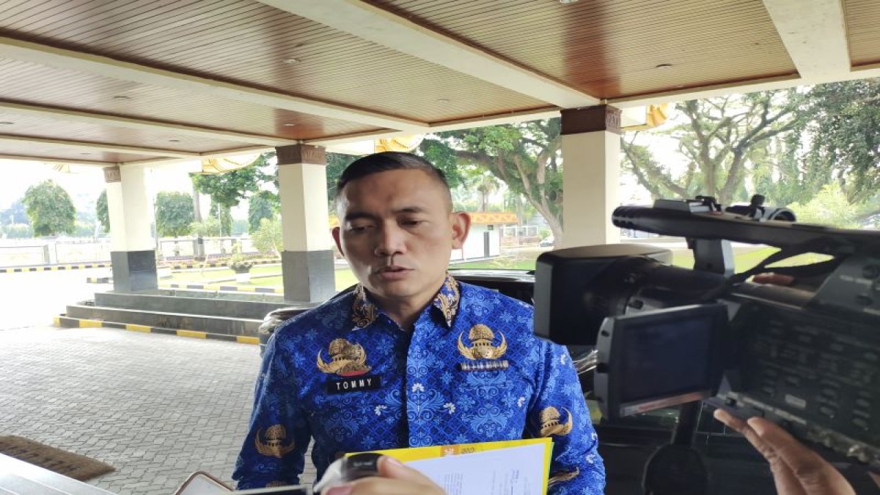Sekretaris Dinas Pendidikan dan Kebudayaan (Disdikbud) Provinsi Lampung Tommy Efra Handarta saat memberikan keterangan. di Bandarlampung. ANTARA/Ruth Intan Sozometa Kanafi.