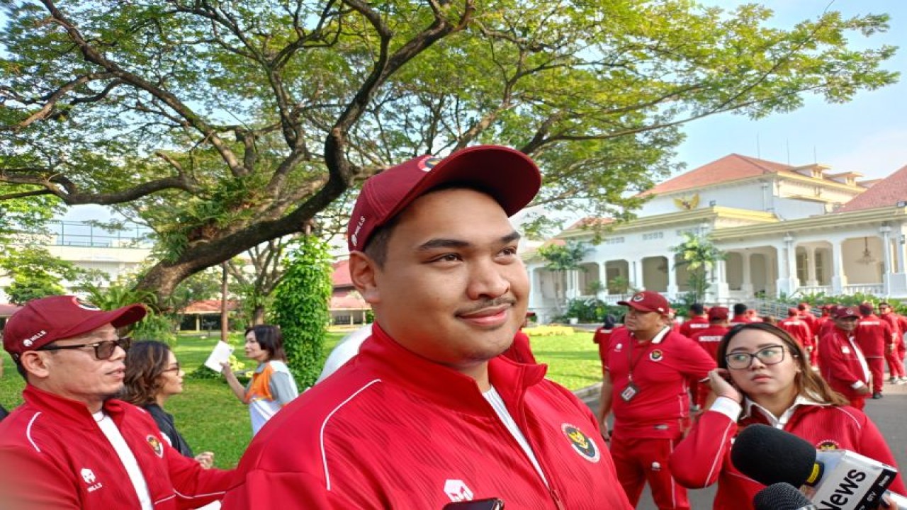 Menteri Pemuda dan Olahraga (Menpora) Dito Ariotedjo di lingkungan Istana Negara, Jakarta, Senin (3/7/2023). ANTARA/Rangga Pandu Asmara Jingga.