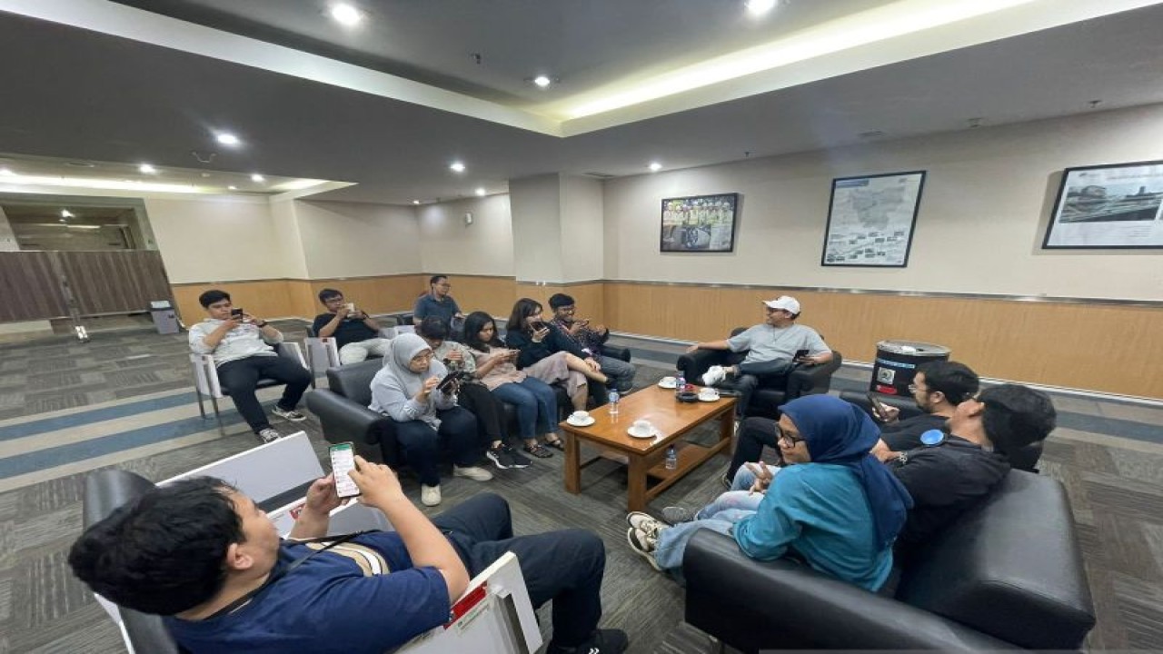 Rapat Komisi B DPRD dengan Pemprov DKI membahas perkembangan perekonomian, Rabu (12/7/2023). ANTARA/Walda Marison