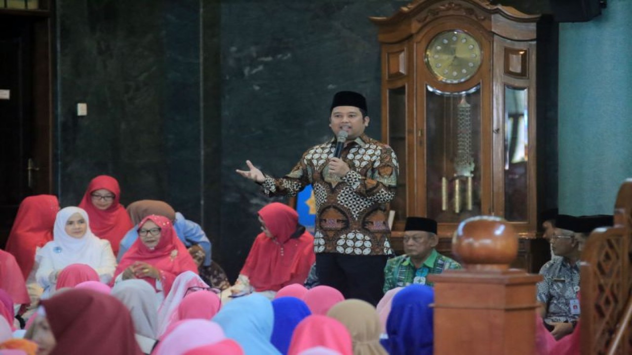 Wali Kota Tangerang Arief R Wismansyah dalam acara sosialiasi program DMI dan Data Formasjid bertempat di MAsjid Al-A'zhom, Kamis. HO/Pemkot Tangerang