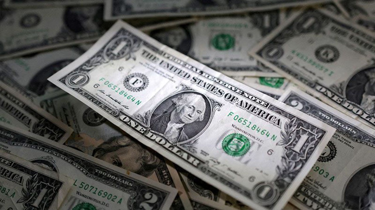 Arsip foto - Uang kertas dolar AS terlihat dalam ilustrasi ini diambil 10 Maret 2023. ANTARA/REUTERS/Dado Ruvic/pri.