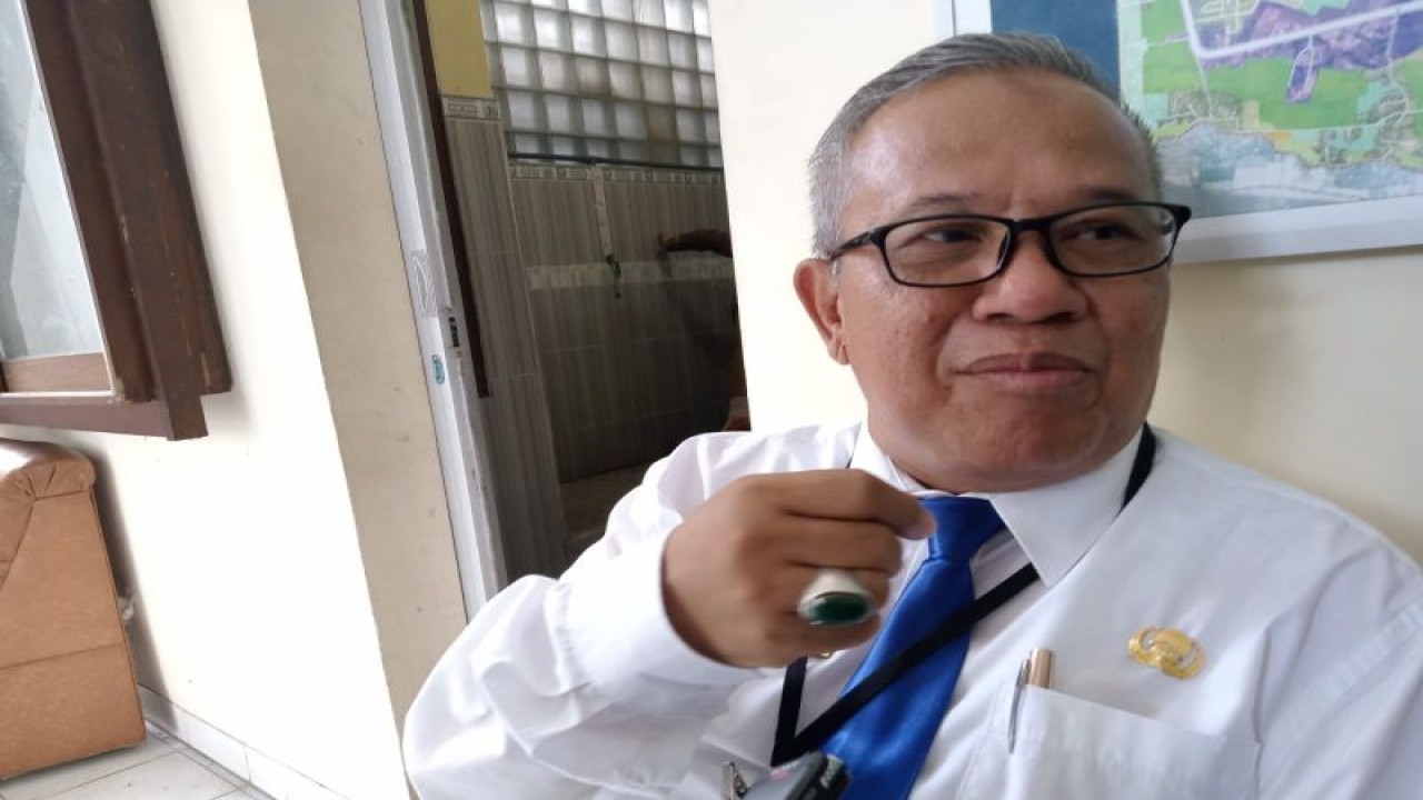 Kepala Dinas Pengendalian Penduduk dan Keluarga Berencana (DP2KB) Kota Mataram H Moh Carnoto. (FOTO ANTARA/Nirkomala)