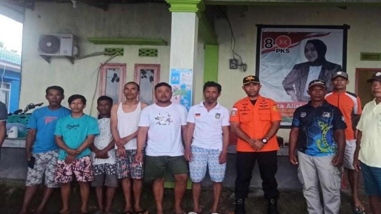 Dua nelayan asal Desa Sangowo Kabupaten Pulau Morotai, yang sempat hilang saat melaut sejak Kamis (13/7/23) akhirnya ditemukan dalam kondisi selamat, Sabtu (15/7/2023). ANTARA/Abdul Fatah