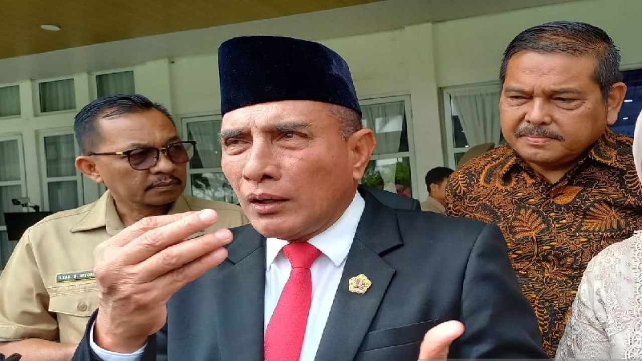 Gubernur Sumatera Utara, Edy Rahmayadi saat diwawancari usai pelantikan Kepala Perwakilan BKKBN Sumut, di Medan, Selasa (11/7/2023) (ANTARA/Anggi Luthfi Panggabean)