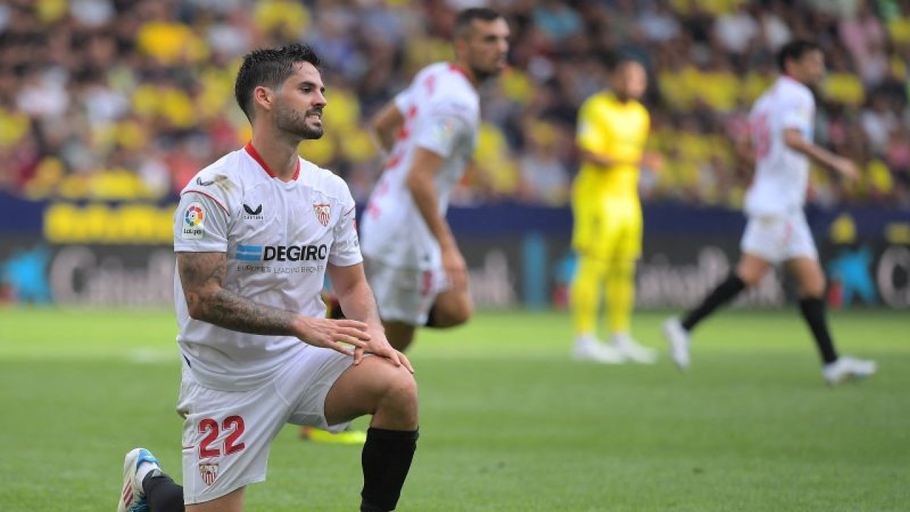 Isco saat bermain untuk Sevilla dalam pertandingan Liga Spanyol lawan Villarreal di Ciutat de Valencia pada 18 September 2022. Real Betis resmi mendatangkan Isco sebagai pemain bebas transfer pada Kamis 27 Juli 2023. ANTARA/AFP/JOSE JORDAN
