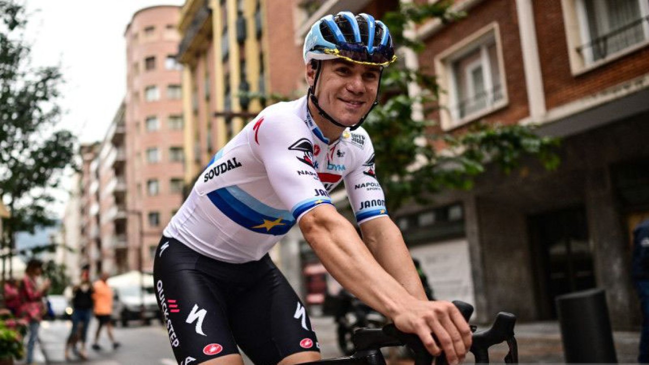 Pebalap tim Soudal Quick-Step Fabio Jakobsen melakukan sesi latihan pada 29 Juni 2023, dua hari sebelum berlangsungnya Tour de France, di Bilbao. (ANTARA/AFP/Marco BERTORELLO)
