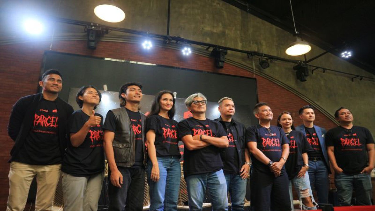 Para pemain film "The Parcel" pada jumpa pers di Jakarta, Selasa (25/7). (ANTARA/Pamela Sakina)