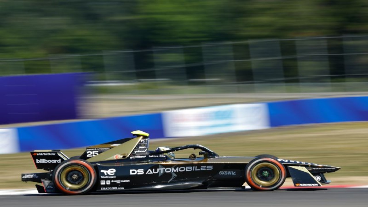 Jean-Eric Vergne mengendarai DS E-Tense FE23, pada Formula E Southwire Portland di Portland International Raceway, Portland, AS, pada 22 hingga 24 Juni 2023. (ANTARA/HO/DS PENSKE)