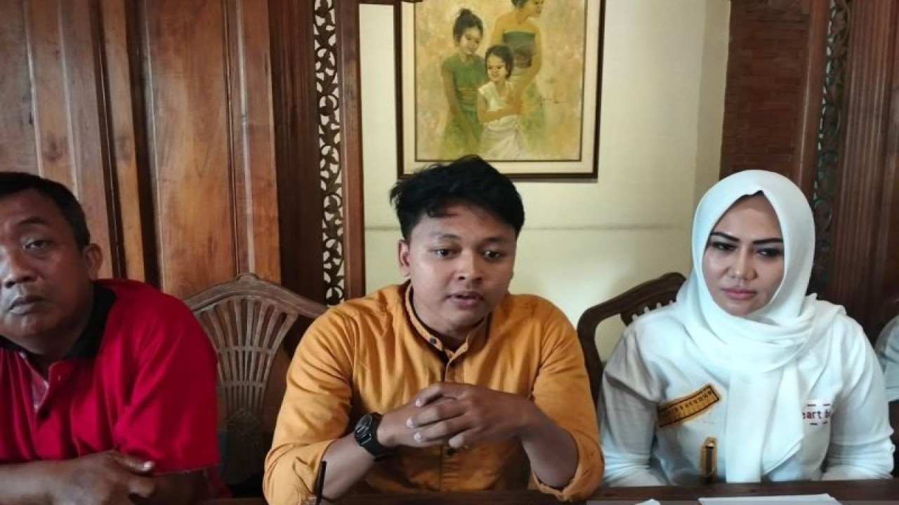 Forum Peduli UNS bertemu dengan wartawan di Solo, Senin (24/7/2023). ANTARA/Aris Wasita