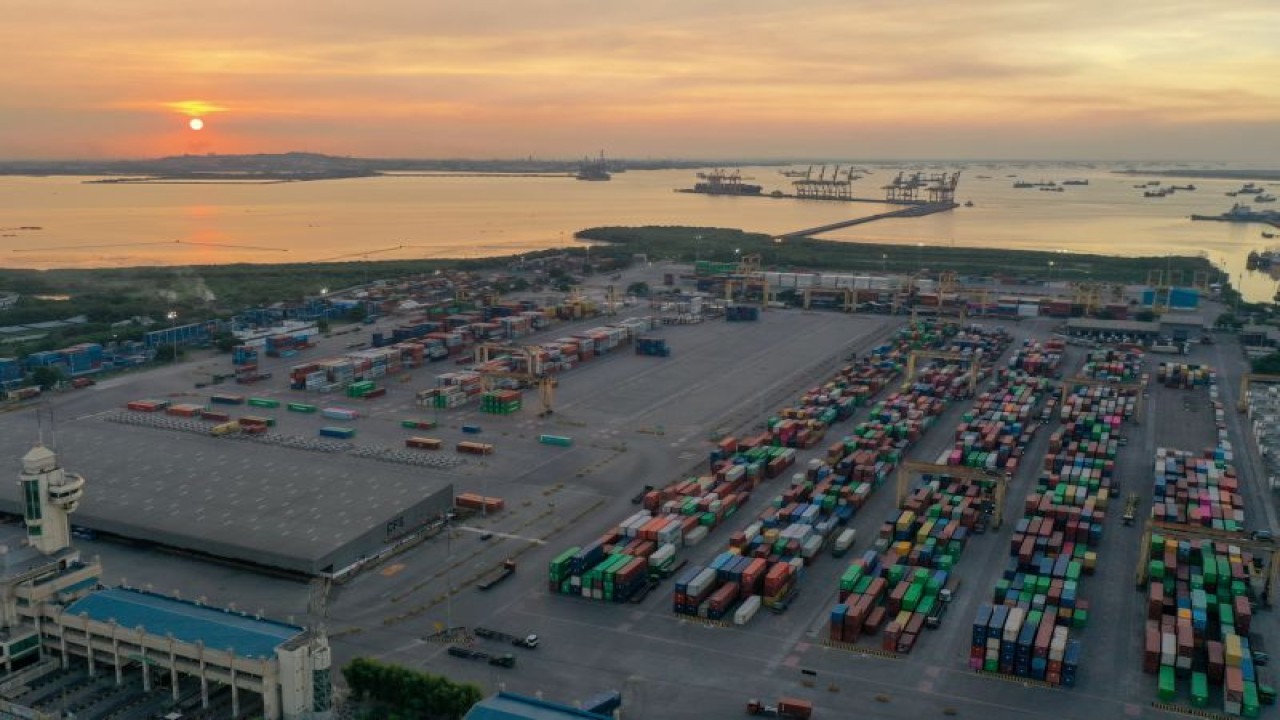 Foto udara Terminal Peti Kemas di Tanjung Perak, Surabaya, Jatim. ANTARA/HO-PT TPS
