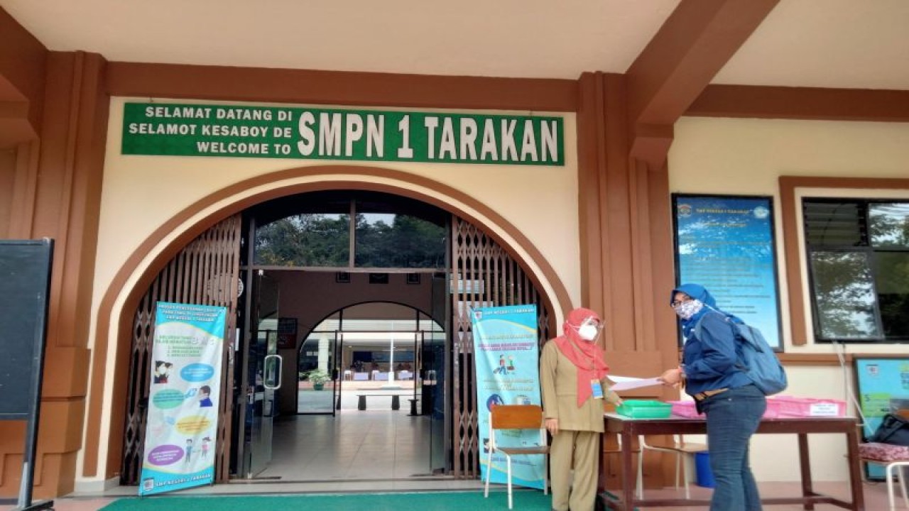 Gedung sekolah di Tarakan Kalimantan Utara. ANTARA/Susylo Asmalyah.