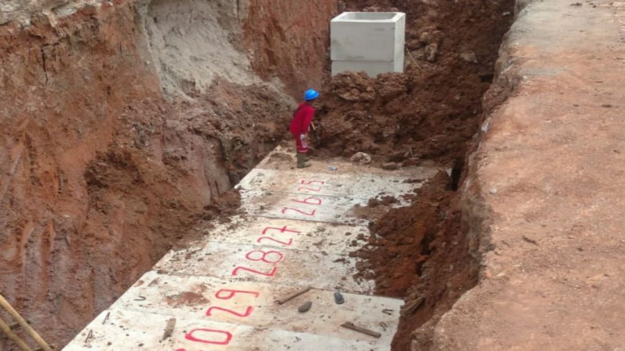Pemerintah Kota Administrasi Jakarta Selatan membangun saluran air gorong-gorong berbentuk kotak (box culvert) untuk penanganan banjir, Jakarta, Senin (3/7/2023). ANTARA/HO-Kominfotik Jakarta Selatan