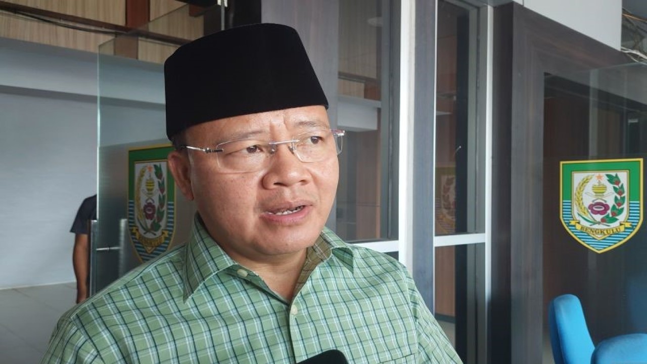 Gubernur Bengkulu Rohidin Mersyah di Bengkulu, Kamis. (13/7/2023) (ANTARA/Boyke Ledy Watra)