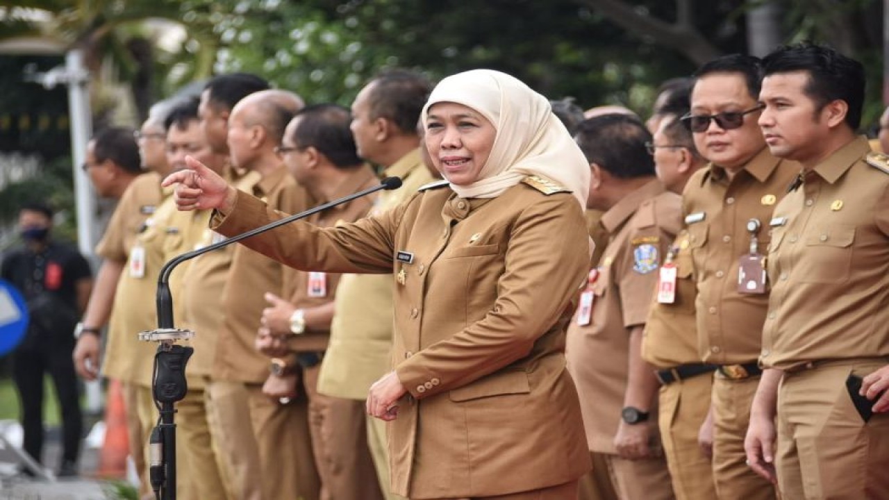 Foto Arsip - Gubernur Jatim Khofifah Indar Parawansa memimpin apel di halaman Kantor Gubernur Jatim Jalan Pahlawan Surabaya. (ANTARA/HO-Biro Adpim Jatim)
