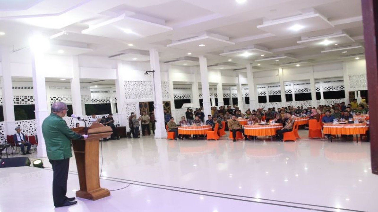 Gubernur Kalbar Sutarmidji memberikan sambutan saat kunjungan kerjanya di Kabupaten Kayong Utara, Kalbar. ANTARA/HO-Pemprov Kalbar
