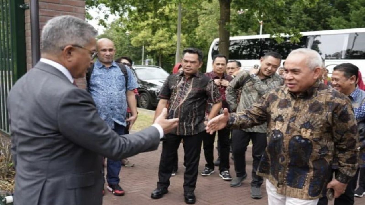 Gubernur Provinsi Kalimantan Timur Isran Noor memimpin delegasi Asosiasi Pemerintah Provinsi Seluruh Indonesia (APPSI) diterima Duta Besar (Dubes) Indonesia di Denhaag Mayerfas. (ANTARA/HO-Biro Adpim Pemprov Kaltim)