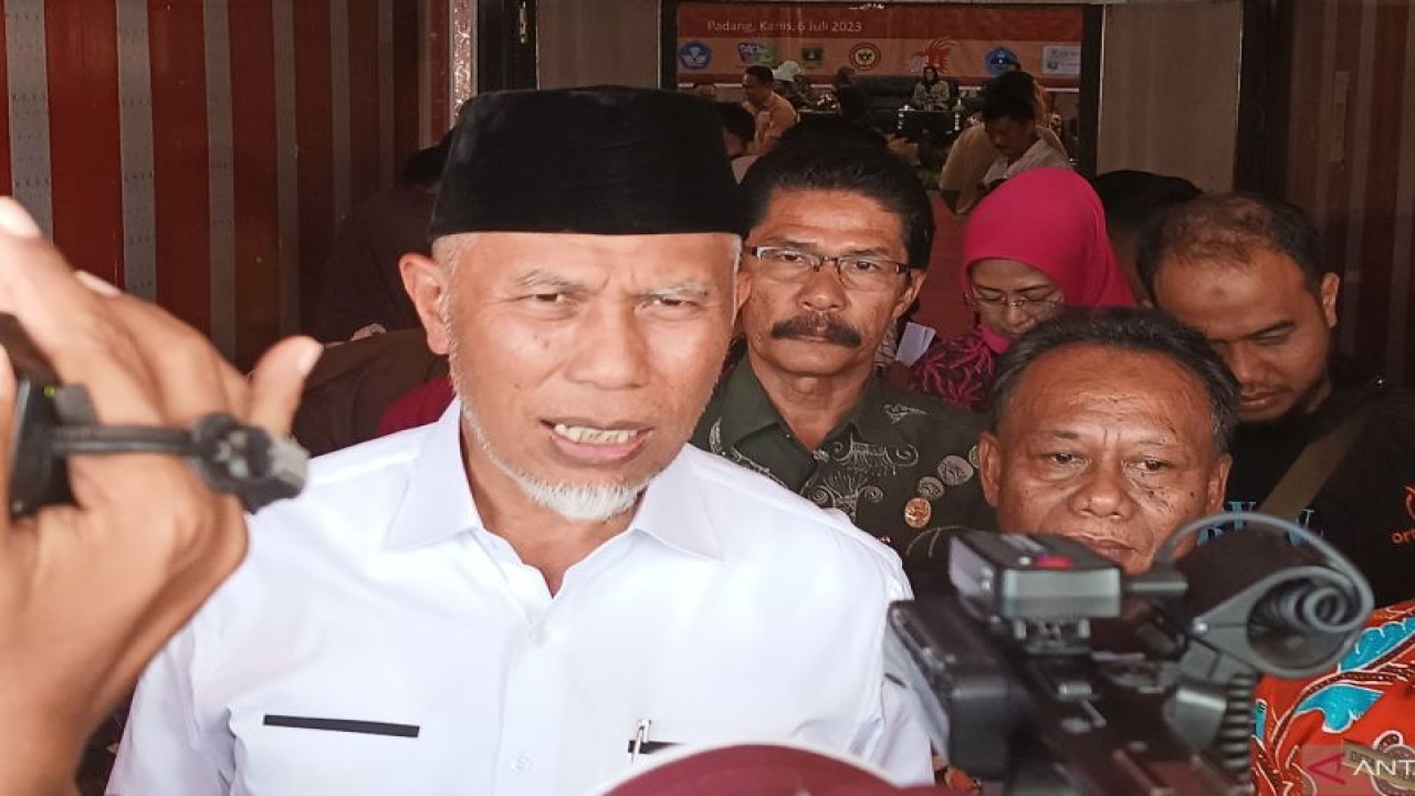 Gubernur Sumatera Barat Mahyeldi. (ANTARA/Miko Elfisha)