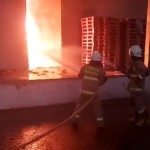 Gudang bahan baku obat di Cawang terbakar-1689048456