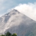 Gunung Karangetang mengalami 29 kali gempa guguran pada Senin pagi-1689580129