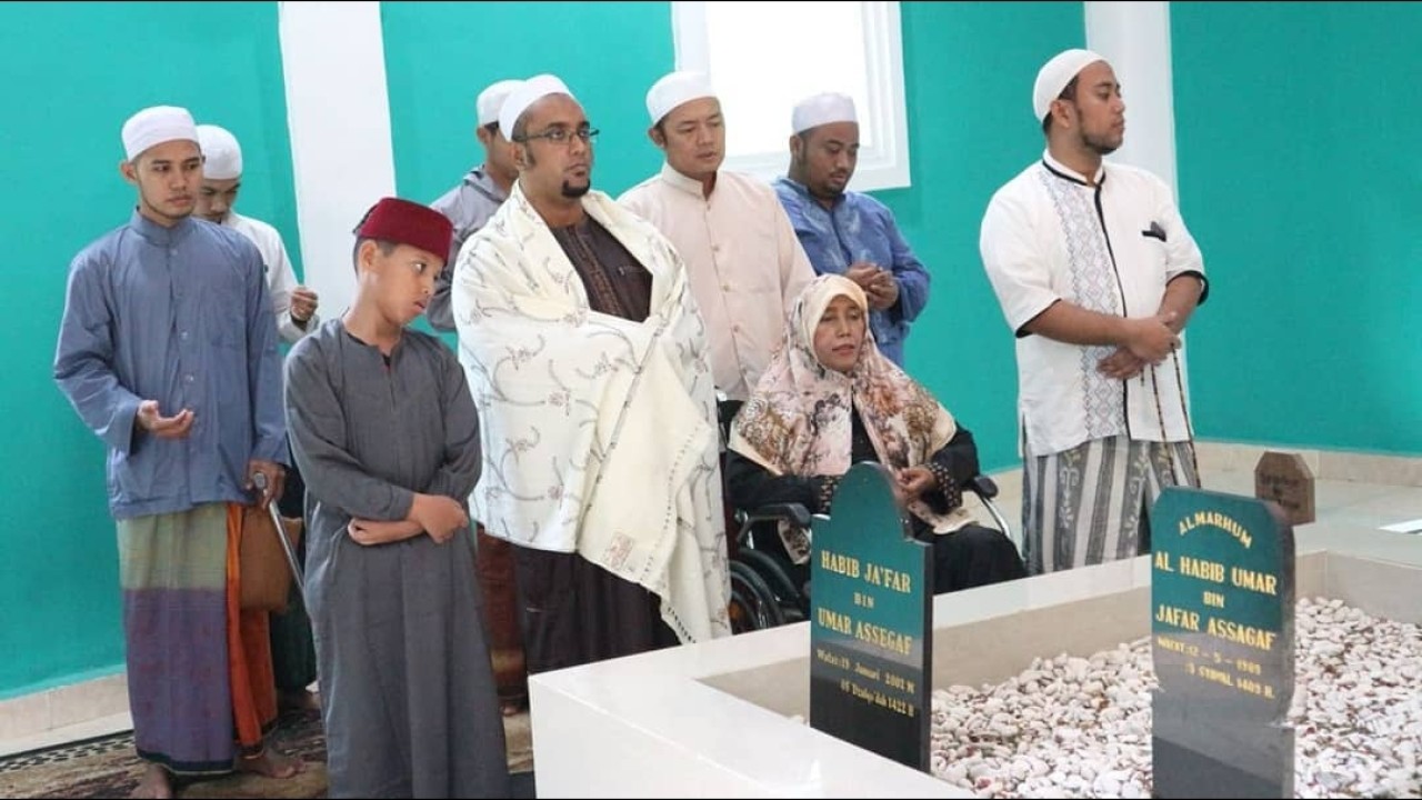 Habib Hasan bin Jafar Assegaff Gelar Haul Ke-3 Syarifah Al Athos