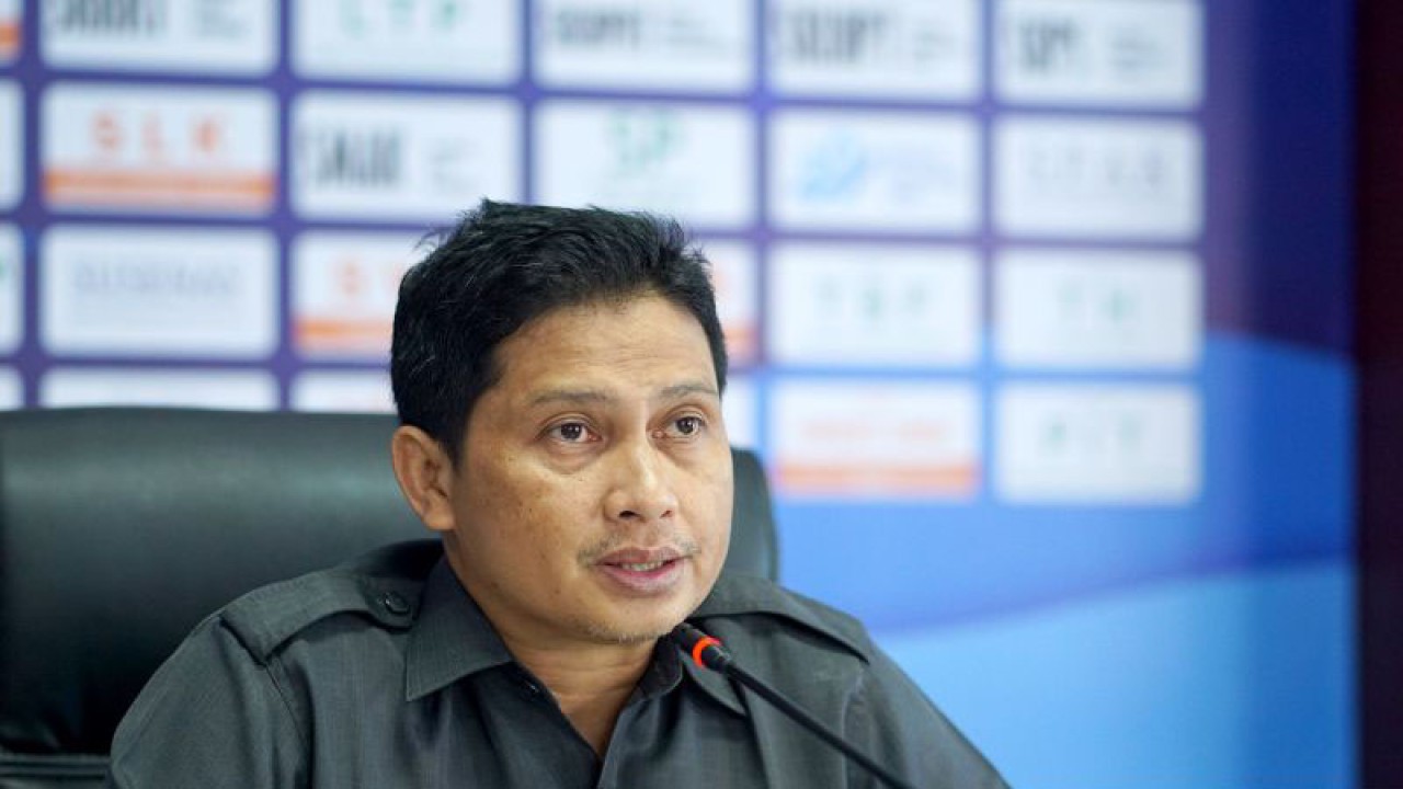 Kepala BPS Provinsi Gorontalo Mukhamad Mukhanif memberikan keterangan pada berita resmi statistik di Kantor BPS Provinsi Gorontalo, Kabupaten Bone Bolango, Gorontalo, Senin (17/7/2023). ANTARA/Adiwinata Solihin