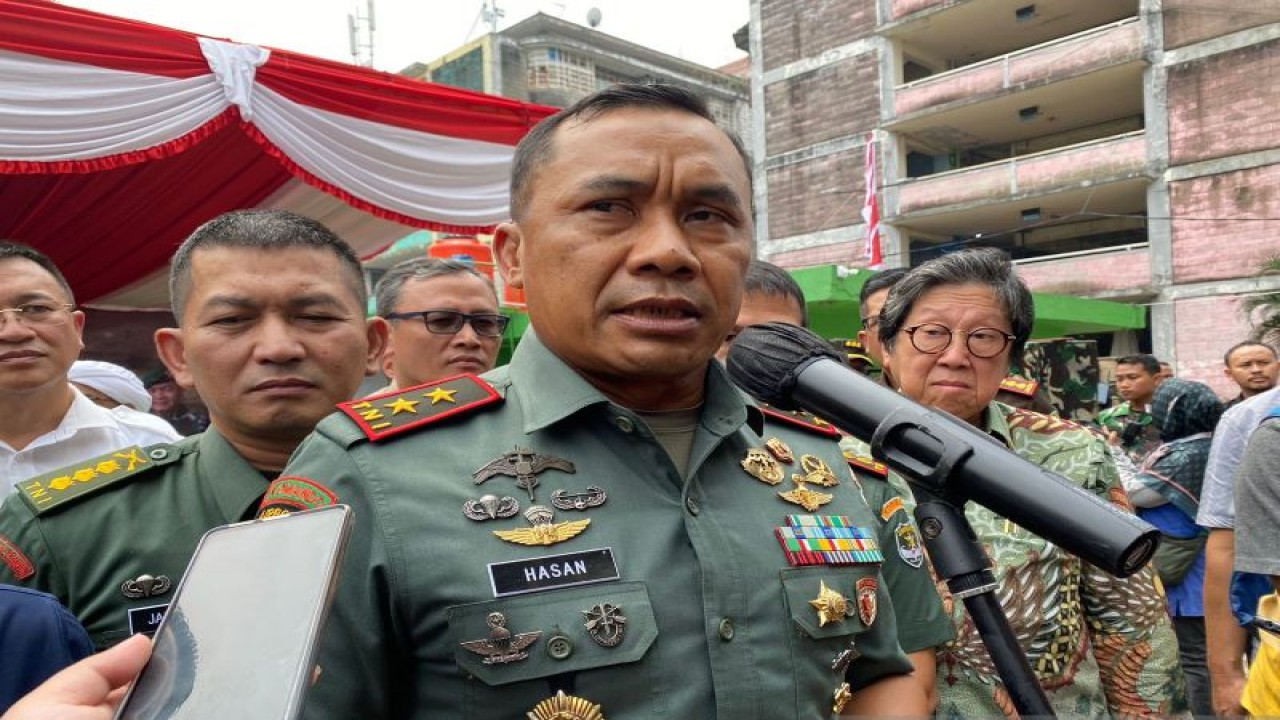 Pangdam Jaya Mayjen TNI Mohammad Hasan menghadiri peresmian fasilitas pompa air bersih di Rusun Petamburan, Tanah Abang, Jakarta Pusat, Selasa (25/7/2023). ANTARA/Mentari Dwi Gayati