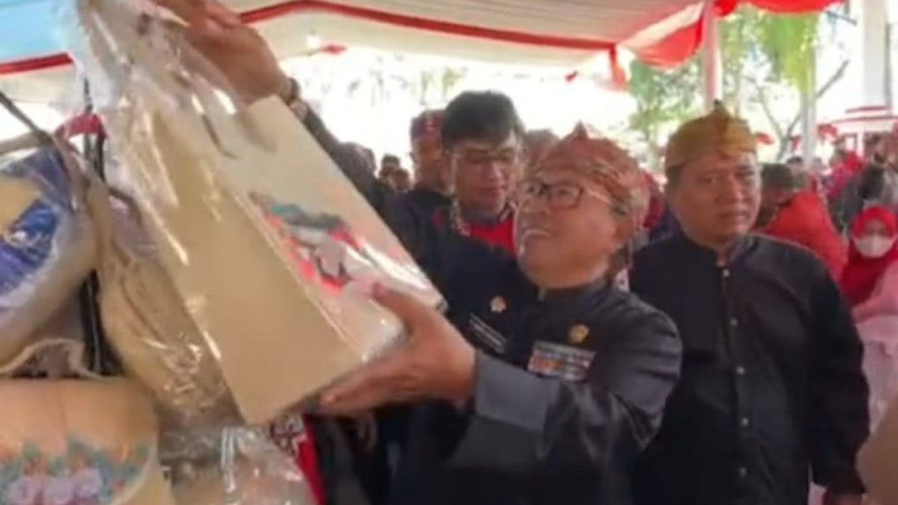Bupati Kabupaten Cianjur, Jawa Barat, Herman Suherman.(ANTARA/Ahmad Fikri). (Ahmad Fikri)