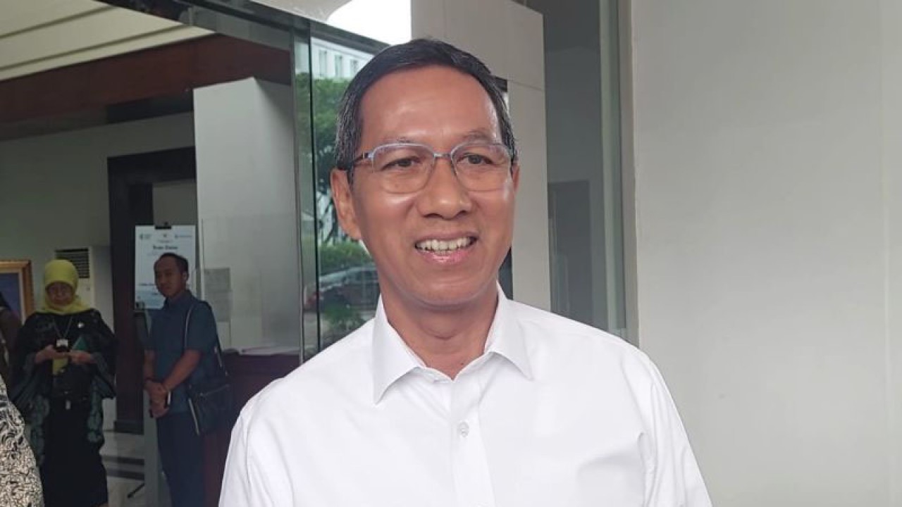 Penjabat (Pj) Gubernur DKI Jakarta Heru Budi Hartono di Gedung Kementerian Sekretariat Negara Jakarta pada Kamis (6/7/2023). (ANTARA/Desca Lidya Natalia)