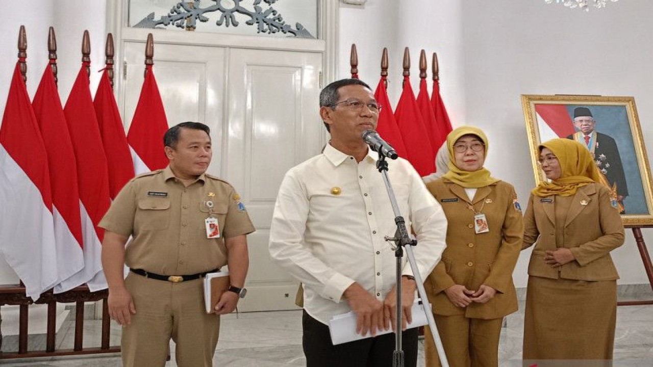 Penjabat (Pj) Gubernur DKI Jakarta Heru Budi Hartono di Balai Kota DKI, Jakarta Pusat, Selasa (18/7/2023). ANTARA/Siti Nurhaliza