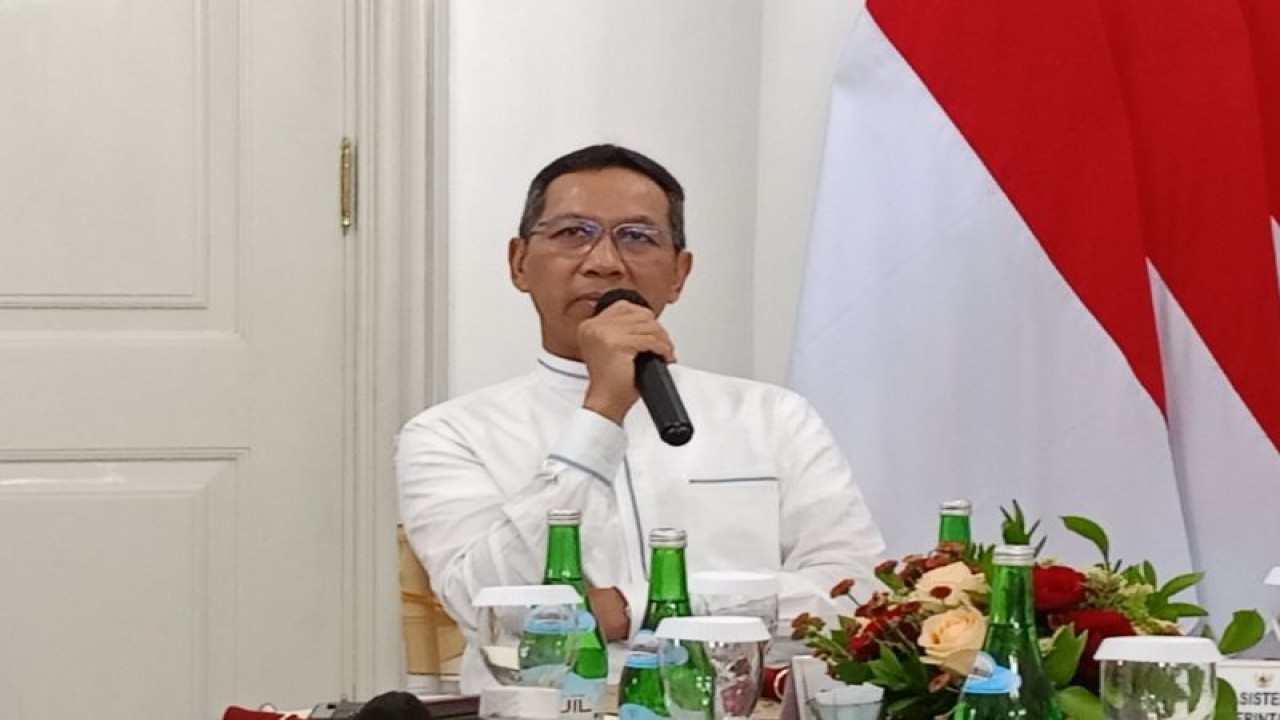 Penjabat (Pj) Gubernur DKI Jakarta Heru Budi Hartono di Balai Kota DKI, Jakarta Pusat, Jumat (28/7/2023). ANTARA/Siti Nurhaliza