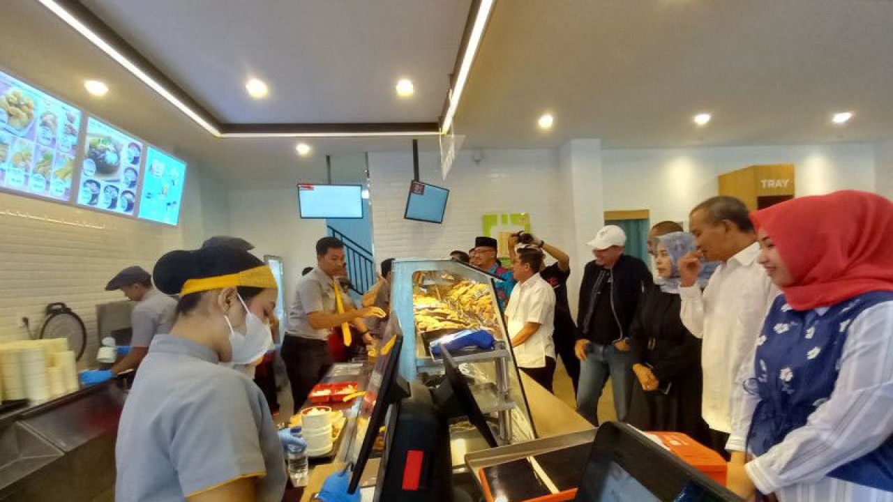Pembukaan gerai HokBen di Kota Pangkalpinang, Sabtu. (Aprionis)