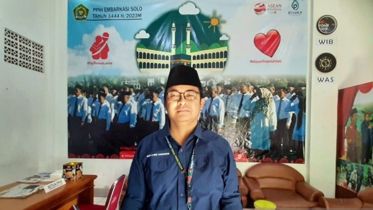 Humas PPIH Embarkasi Solo Gentur Rama Indriyadi, di Asrama Haji Donohudan Boyolali, Senin (3/7/2023}. ANTARA/Bambang Dwi Marwoto.