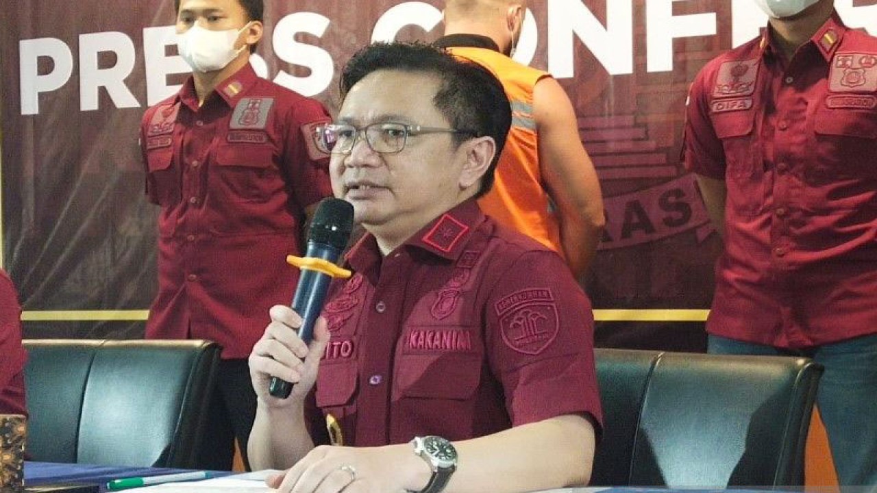 Arsip foto - Kepala Kantor Imigrasi Ngurah Rai, Bali, Sugito memberikan keterangan pers terkait WNA melanggar keimigrasian di Denpasar, Sabtu (22/7/2023) ANTARA/HO-Imigrasi Ngurah Rai