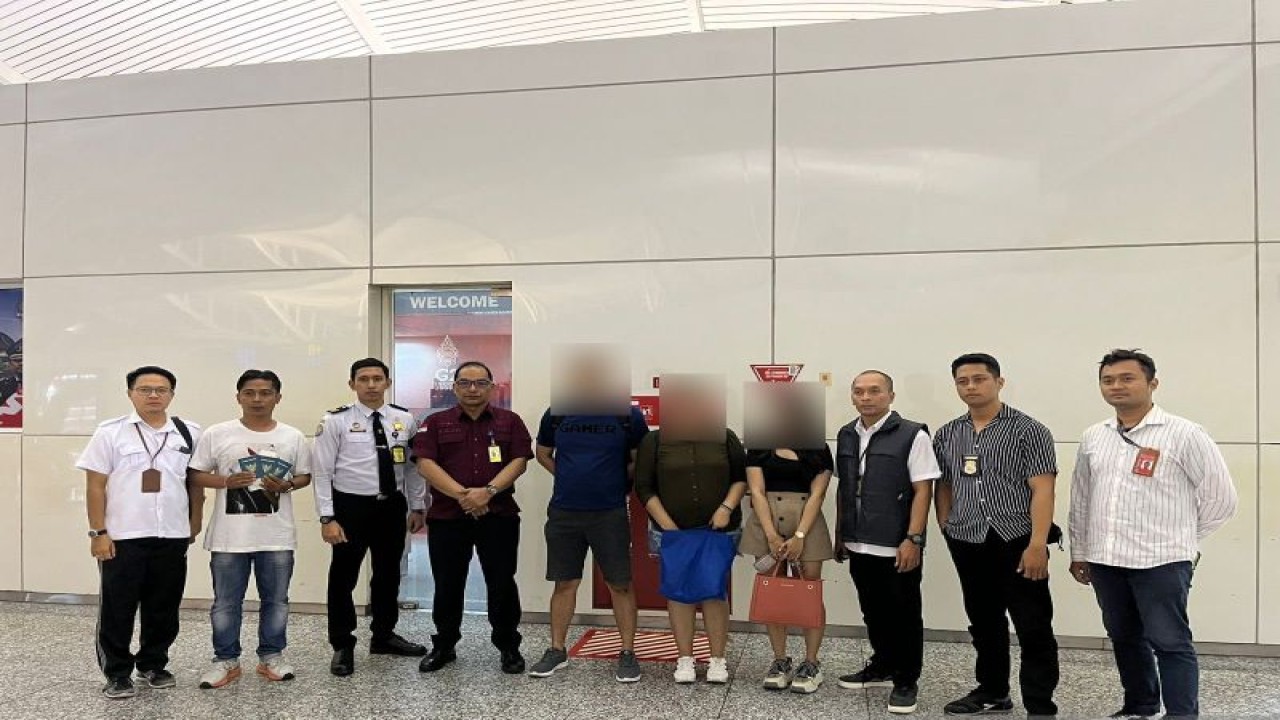 Imigrasi Ngurah Rai membatalkan keberangkatan tiga WNI yang hendak terbang ke Kamboja karena diduga terkait sindikat perdagangan organ ginjal melalui Bandara Internasional I Gusti Ngurah Rai, Bali, Kamis (27/7/2023) ANTARA/HO-Imigrasi Ngurah Rai Bali