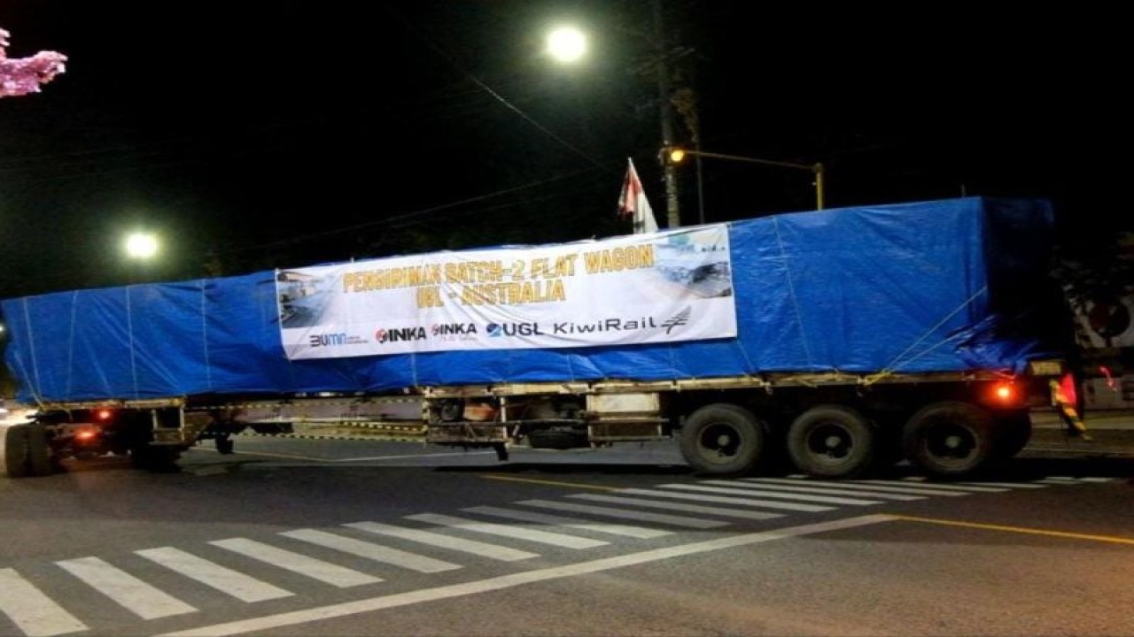 INKA Group lanjutkan ekspor 129 unit gerbong barang bertipe "Container Flat Top (CFT) Wagon" di Madiun, Jatim, Senin (24/7/2023) ke Selandia Baru. Pengiriman tersebut merupakan "Batch-2" dari proyek 262 unit gerbong ke KiwiRail, Selandia Baru. ANTARA/HO-Humas INKA